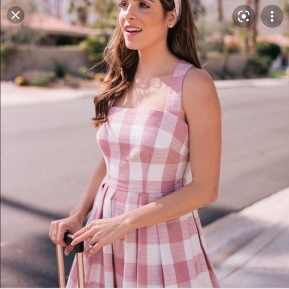 Get your Barbie on with this Gal meets Glam collection Polly dress - Picture 14 of 15